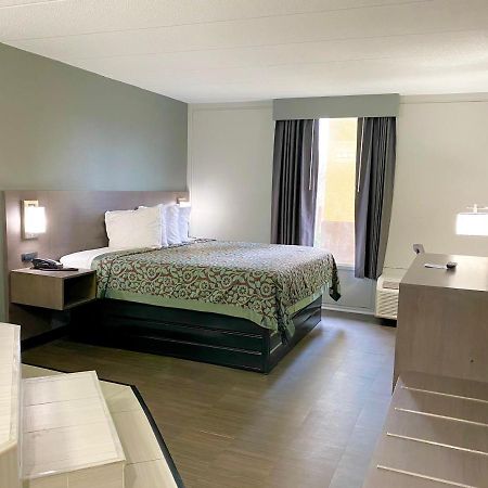 Days Inn By Wyndham Sharonville Exteriör bild
