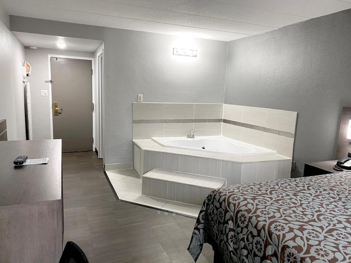 Days Inn By Wyndham Sharonville Exteriör bild