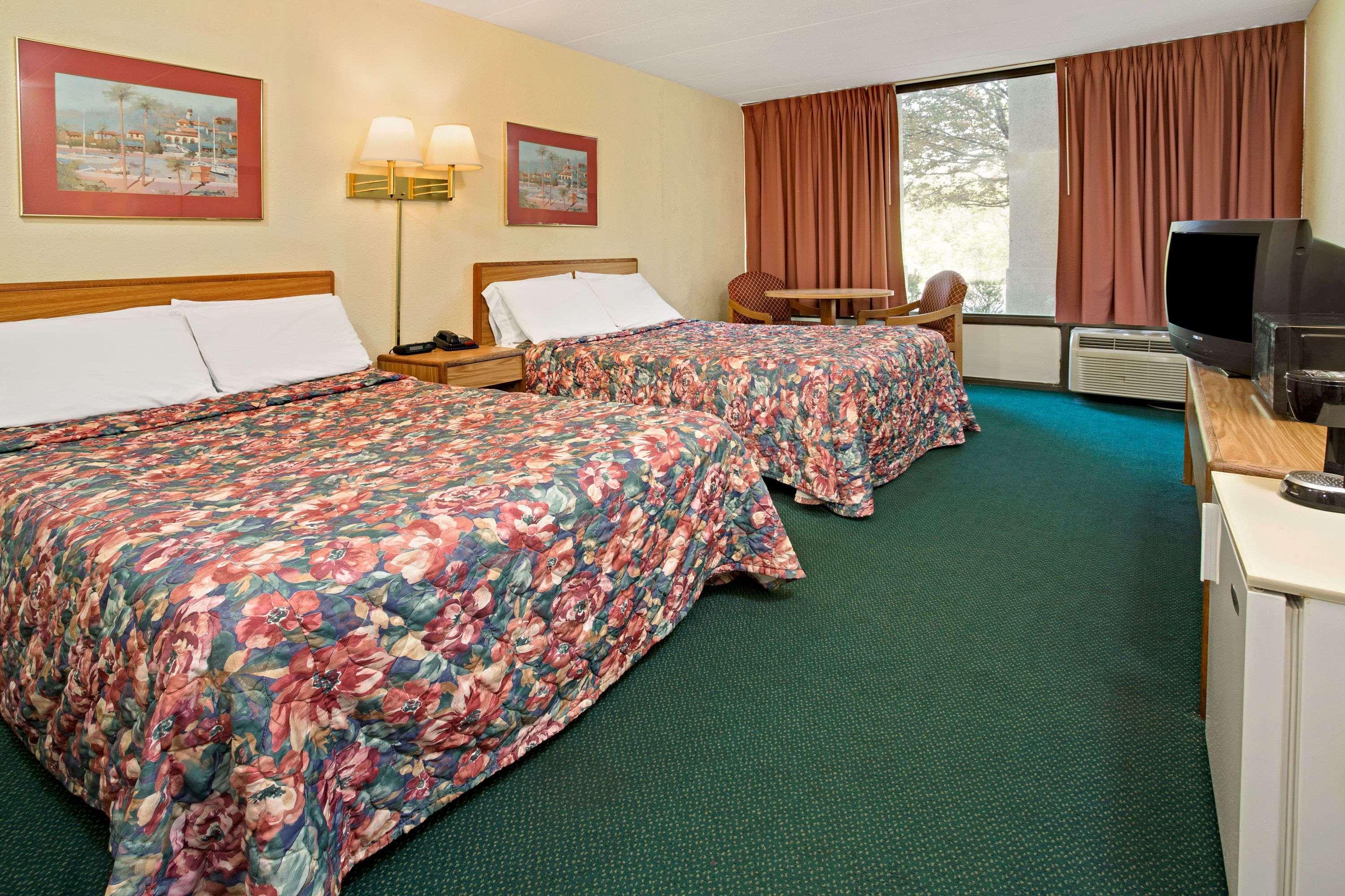 Days Inn By Wyndham Sharonville Exteriör bild