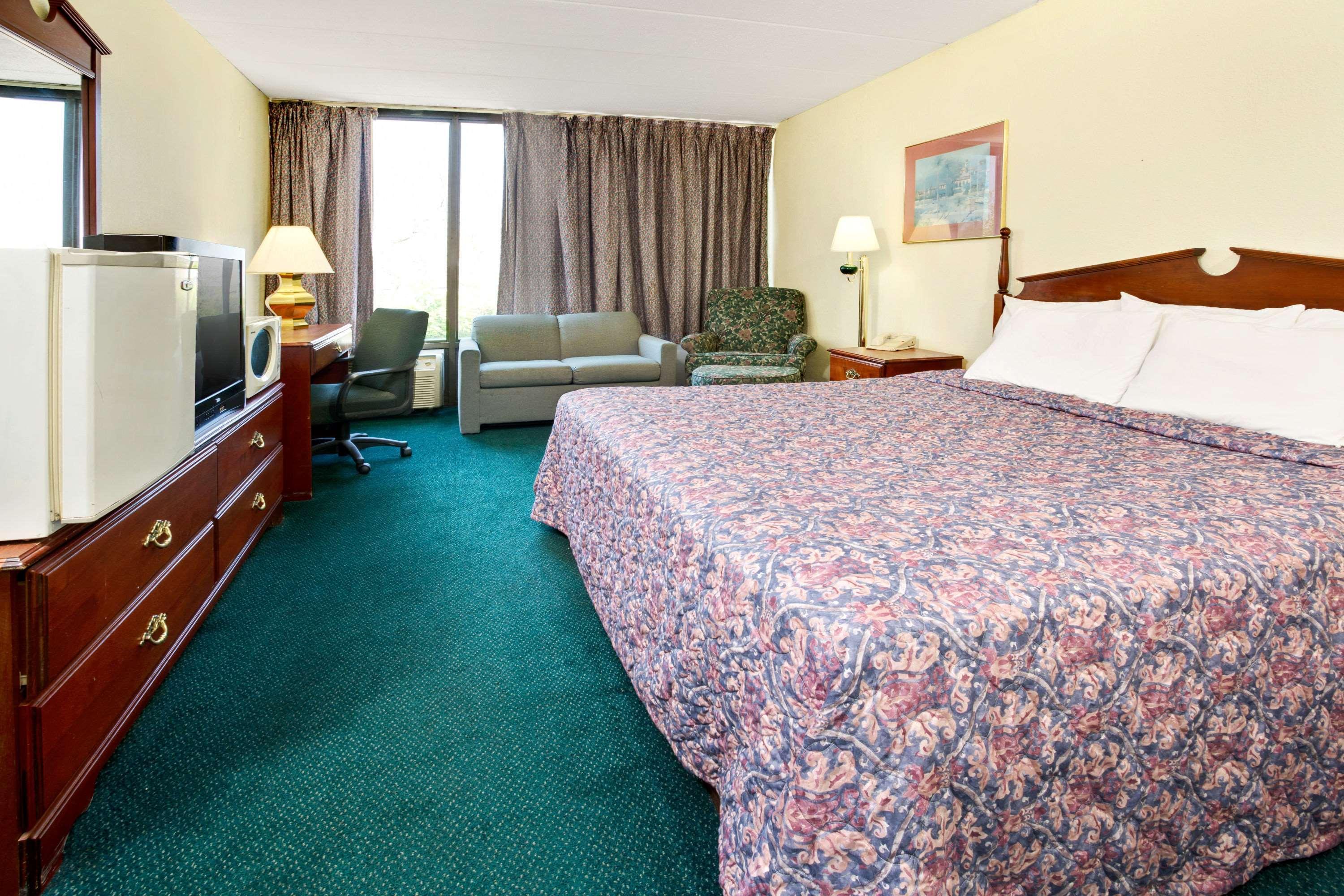 Days Inn By Wyndham Sharonville Exteriör bild