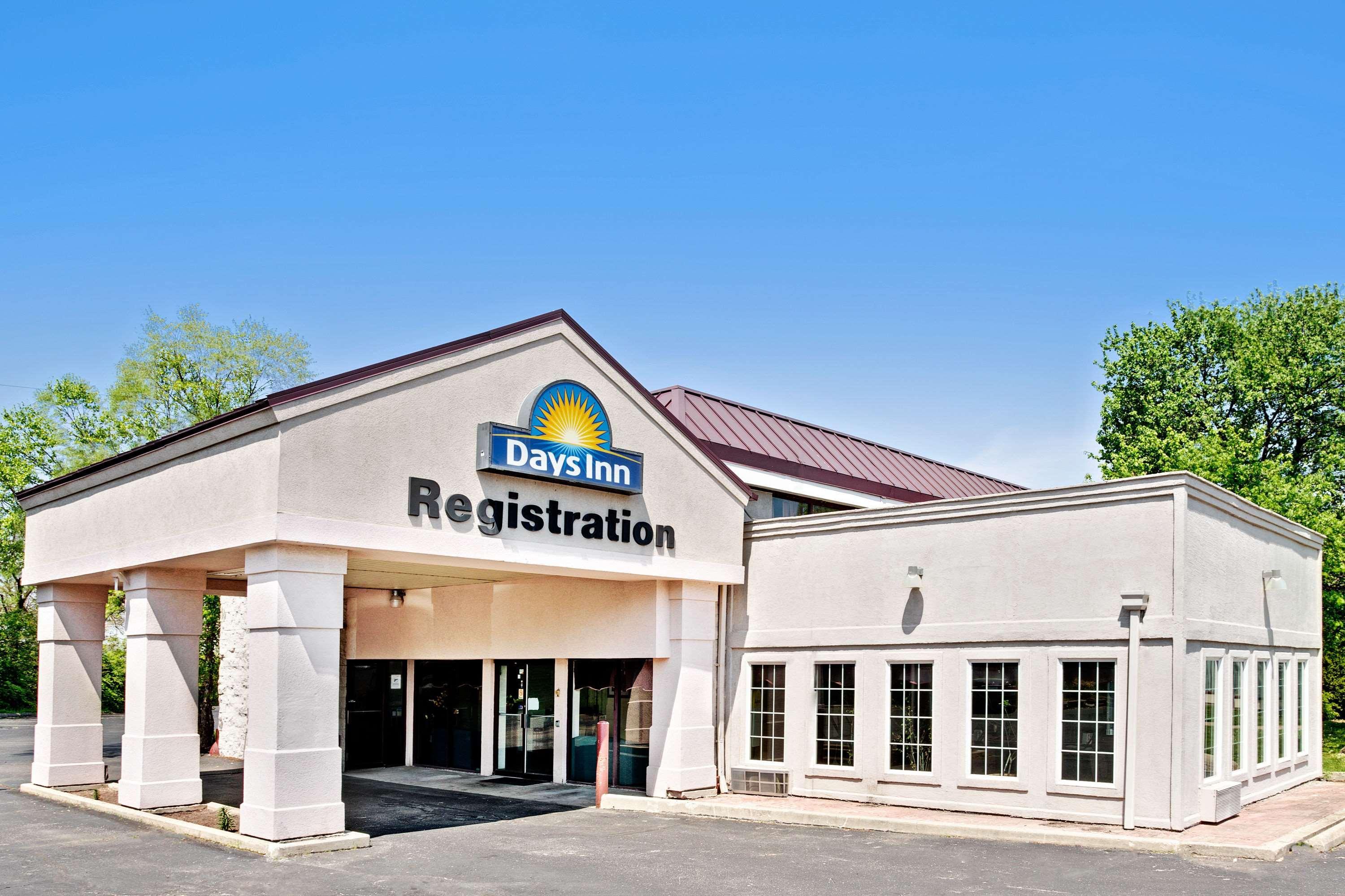 Days Inn By Wyndham Sharonville Exteriör bild