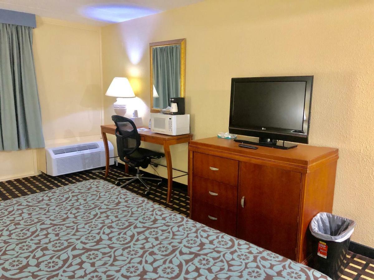 Days Inn By Wyndham Sharonville Exteriör bild