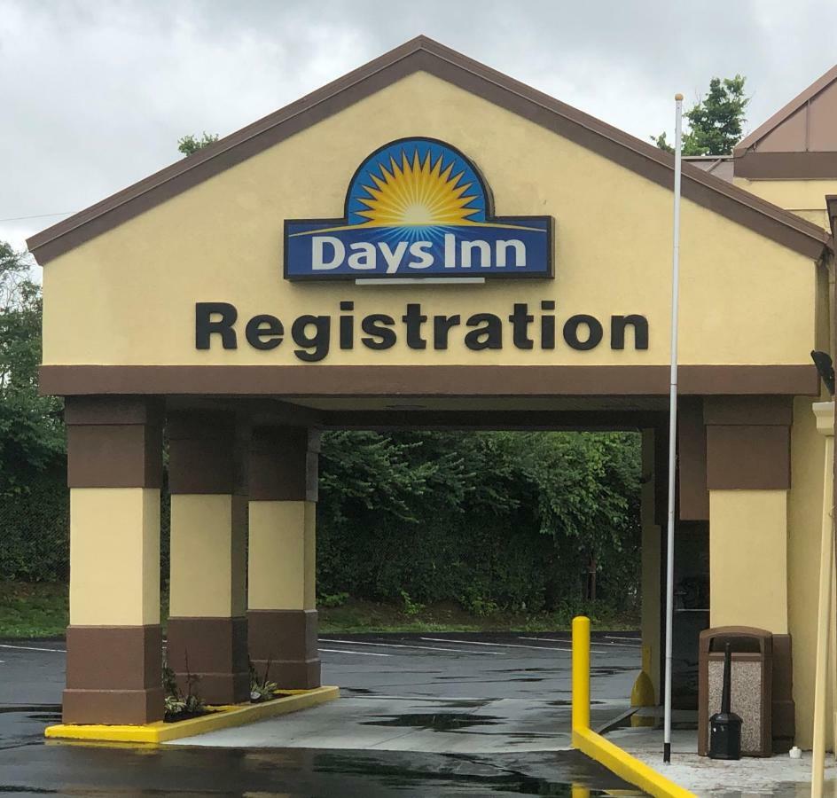 Days Inn By Wyndham Sharonville Exteriör bild