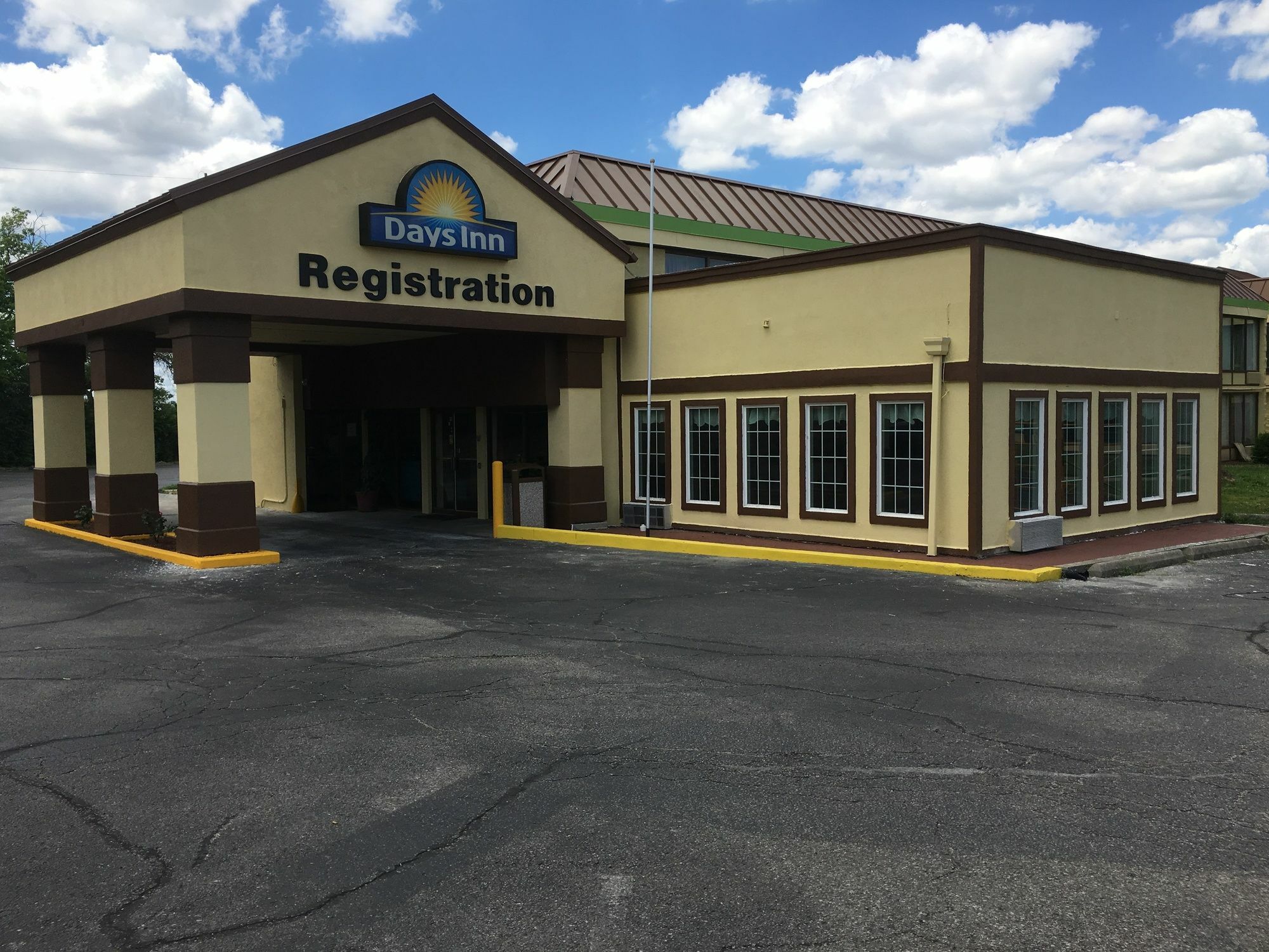 Days Inn By Wyndham Sharonville Exteriör bild